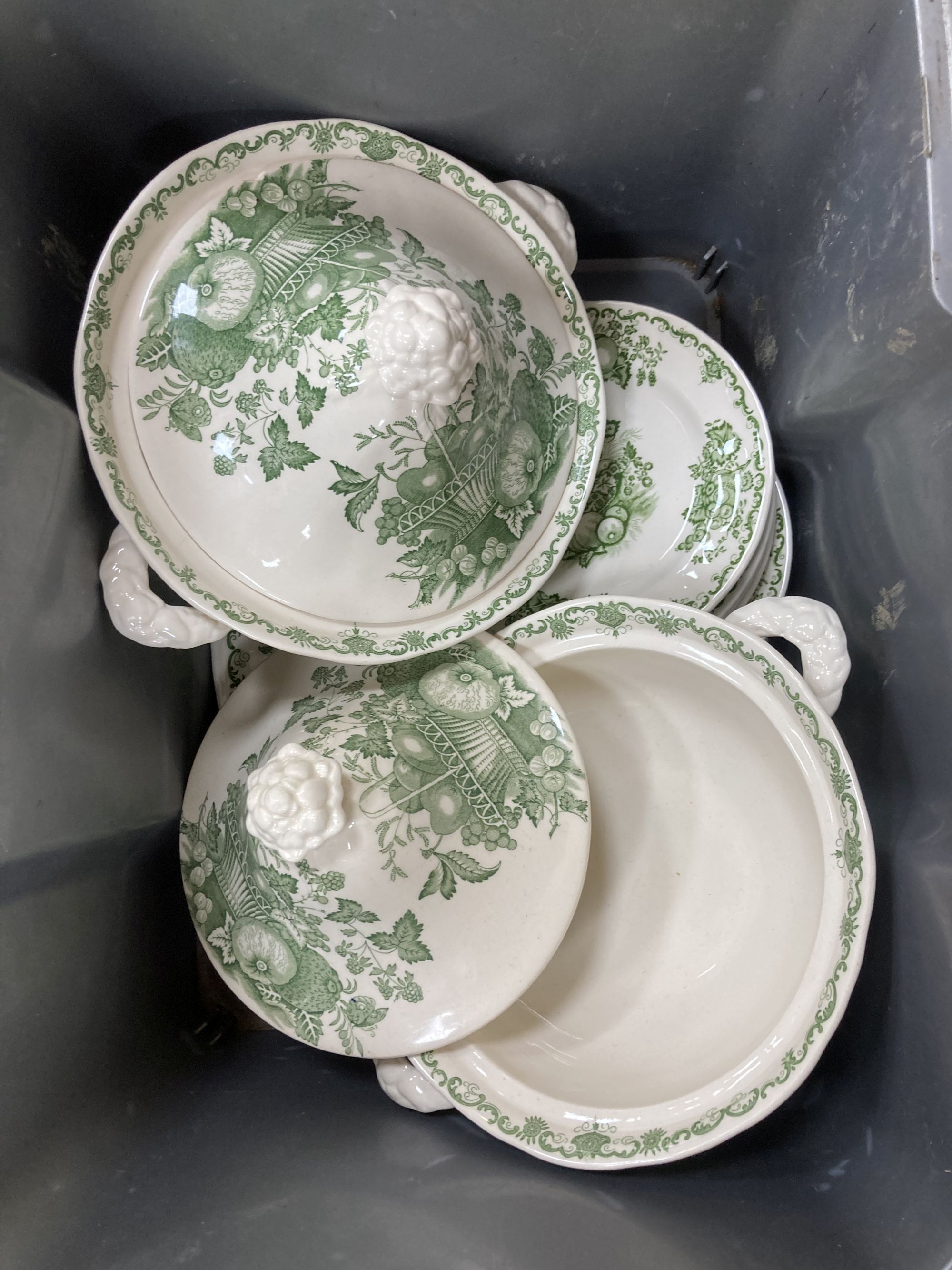 A Mason's 'fruit bowl' dinner service